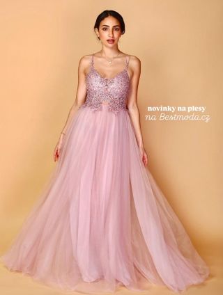 Novinek na plesy není nikdy dost 🤩 A když se ve Francii došijí nové kolekce šatů mladých designerských značek, u nás nesmí...