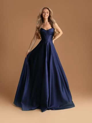 Včera nám dorazily z Francie v tmavě a světle modré a už jste nám je skoro vyprodaly 🫶🏻🫶🏻🫶🏻 Šaty Ruth na Bestmoda.cz 💃🏼...